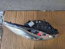 Laden Sie das Bild in den Galerie-Viewer, Frontscheinwerfer Volvo C30 31299819 Xenon Rechts Scheinwerfer Headlight SCH4268860133uy