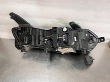 Laden Sie das Bild in den Galerie-Viewer, Frontscheinwerfer 260606256R LED Links Scheinwerfer Headlight