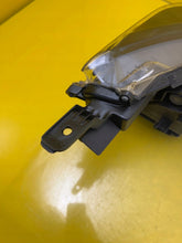 Laden Sie das Bild in den Galerie-Viewer, Frontscheinwerfer Toyota Yaris Cross LED Links Scheinwerfer Headlight SCH8943427005uz