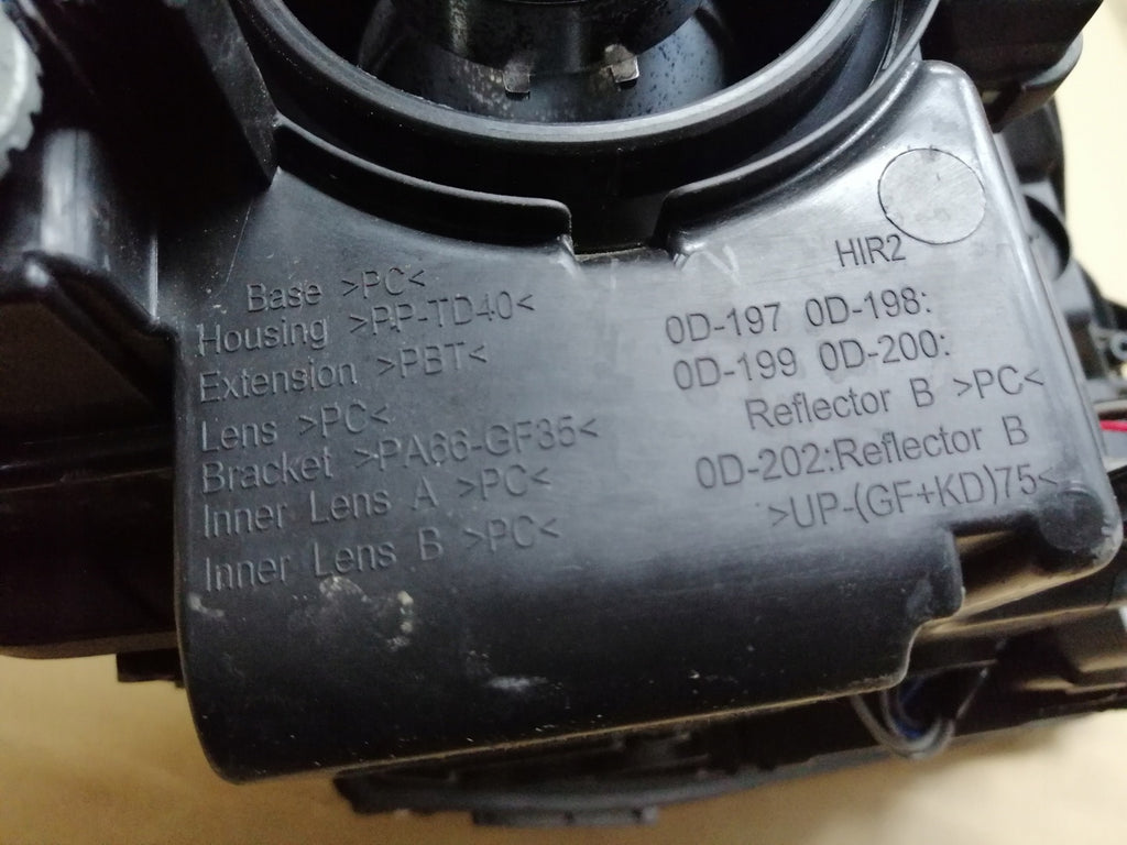 Frontscheinwerfer Toyota Yaris LED Rechts Scheinwerfer Headlight