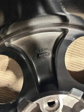 Laden Sie das Bild in den Galerie-Viewer, 1x Alufelge 18 Zoll 7.5&quot; 5x127 5ZD03DX8AA Jeep Wrangler Rim Wheel