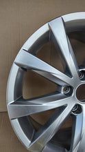 Load image into Gallery viewer, 1x Alufelge 17 Zoll 7.0" 5x112 43ET 5C0601025 VW New Beetle Rim Wheel FEL8884023675lt