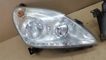 Laden Sie das Bild in den Galerie-Viewer, Frontscheinwerfer Opel Zafira B 13260845 Ein Satz Scheinwerfer Headlight