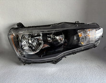 Laden Sie das Bild in den Galerie-Viewer, Frontscheinwerfer Mitsubishi Lancer VIII I 8301C3-38 Rechts Headlight SCH9031082373cw