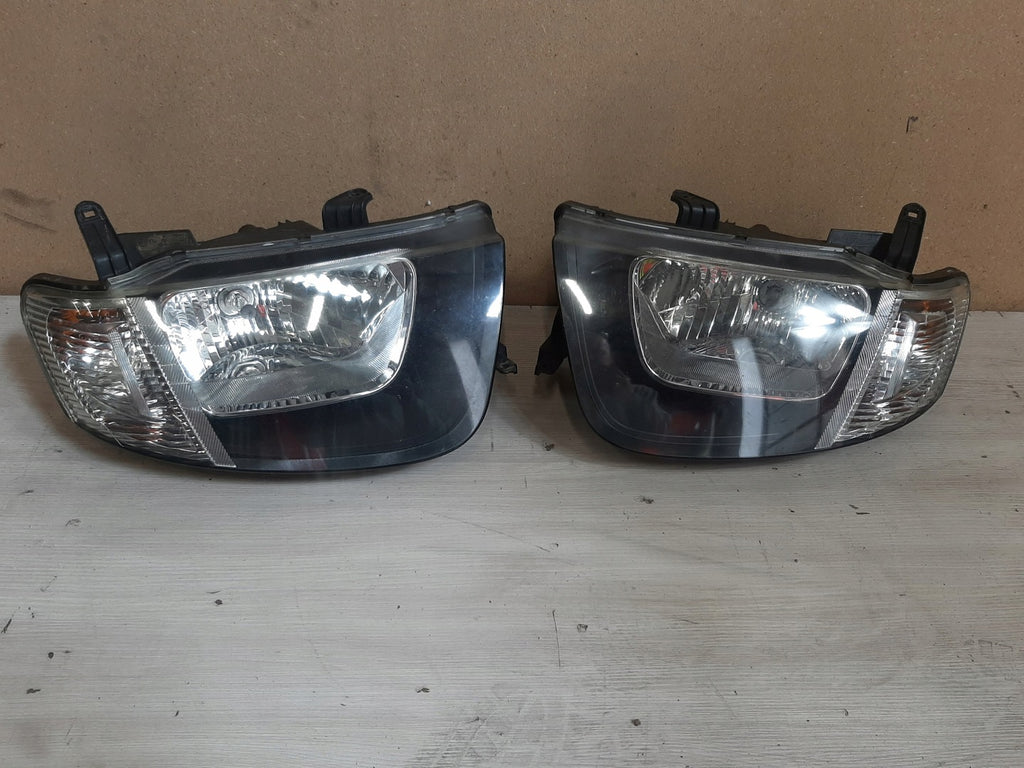 Frontscheinwerfer Mitsubishi L200 Links Scheinwerfer Headlight