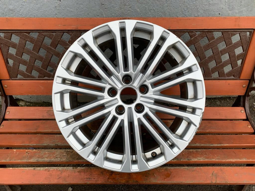 1x Alufelge 18 Zoll 8.0" 5x112 31ET Glanz Silber 8W0601025EE Audi A4 B9