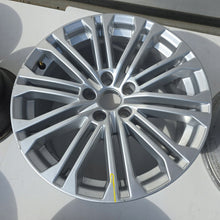 Load image into Gallery viewer, 1x Alufelge 18 Zoll 8.0" 5x112 31ET Glanz Silber 8W0601025EE Audi A4 B9 FEL6145384996bc
