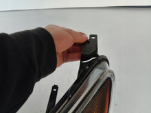 Laden Sie das Bild in den Galerie-Viewer, Frontscheinwerfer Mazda 3 Links Scheinwerfer Headlight SCH5702696954ve