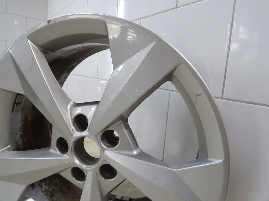 1x Alufelge 18 Zoll 8.0" 5x112 Silber 8Y0601025J Audi A3 Rim Wheel FEL6514048159ow