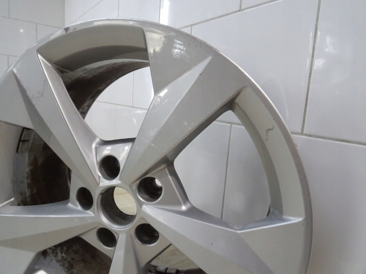 1x Alufelge 18 Zoll 8.0" 5x112 Silber 8Y0601025J Audi A3 Rim Wheel FEL6514048159ow