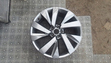 Laden Sie das Bild in den Galerie-Viewer, 1x Alufelge 18 Zoll 7.0" 5x100 39ET 2GM601025L VW T-Cross Rim Wheel FEL2980804717zv