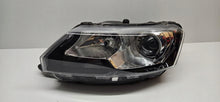 Laden Sie das Bild in den Galerie-Viewer, Frontscheinwerfer Skoda Rapid 5JB941015A Xenon Ein Stück (Rechts oder Links) SCH6809831822no