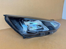 Laden Sie das Bild in den Galerie-Viewer, Frontscheinwerfer Ford Focus MX7B-13E014-CC MX7B-13E014 MX7B13E014 Rechts SCH3312042275ph