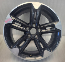 Laden Sie das Bild in den Galerie-Viewer, 1x Alufelge 18 Zoll 7.0&quot; 5x112 40ET 81A601025AM Audi Rim Wheel