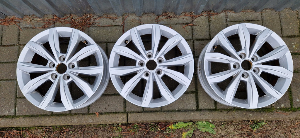 1x Alufelge 15 Zoll 5.5" 5x100 40ET Matt Silber 2G0601025 Vw Rim Wheel