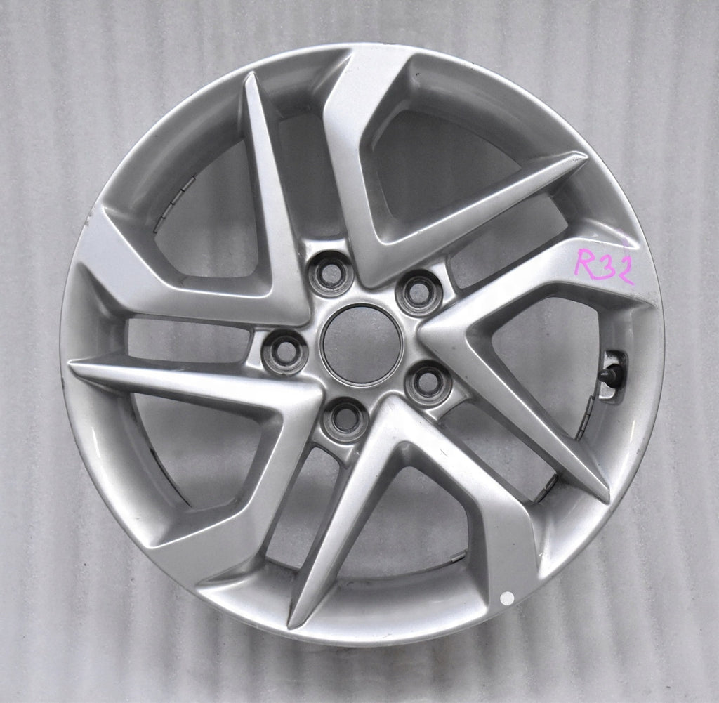 1x Alufelge 16 Zoll 6.5" 5x114.3 45ET Glanz Silber 52910-D7110 Hyundai Tucson
