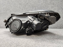 Laden Sie das Bild in den Galerie-Viewer, Frontscheinwerfer Mercedes-Benz W212 A2128202059SCZ Xenon Rechts Headlight SCH2656000499ro