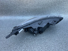 Laden Sie das Bild in den Galerie-Viewer, Frontscheinwerfer Kia Rio IV 92101-H8 Links Scheinwerfer Headlight