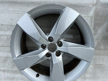 Load image into Gallery viewer, 1x Alufelge 17 Zoll 6.5" 5x112 39ET Glanz 2GM601025A VW T-Cross Rim Wheel FEL9168310066bq