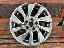 Load image into Gallery viewer, 1x Alufelge 17 Zoll 7.0&quot; 5x114.3 53ET Glanz Graphit 52910-G4350 Hyundai I30 Mg