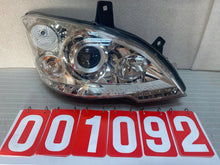 Laden Sie das Bild in den Galerie-Viewer, Frontscheinwerfer Mercedes-Benz Viano A6398202961 Xenon Rechts Headlight