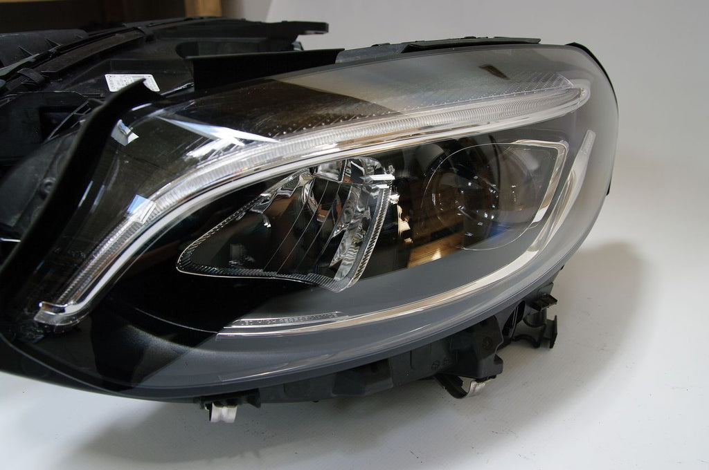 Frontscheinwerfer Mercedes-Benz W246 A2469065301 LED Rechts oder Links