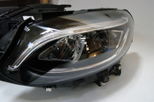 Laden Sie das Bild in den Galerie-Viewer, Frontscheinwerfer Mercedes-Benz W246 A2469065301 LED Rechts oder Links