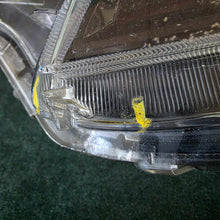 Laden Sie das Bild in den Galerie-Viewer, Frontscheinwerfer Toyota Corolla 81150-02860 Rechts Scheinwerfer Headlight