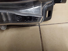 Load image into Gallery viewer, Frontscheinwerfer Mazda 2 D43N-51030 D43N-51040 LED Ein Satz Headlight