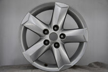 Load image into Gallery viewer, 1x Alufelge 16 Zoll 6.5&quot; 5x114.3 40ET Glanz Silber N31601 Nissan 1 Rim Wheel