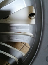 Laden Sie das Bild in den Galerie-Viewer, 1x Alufelge 17 Zoll 7.0" 5x100 46ET 6R0601025AD VW Polo Rim Wheel FEL1509888144vw