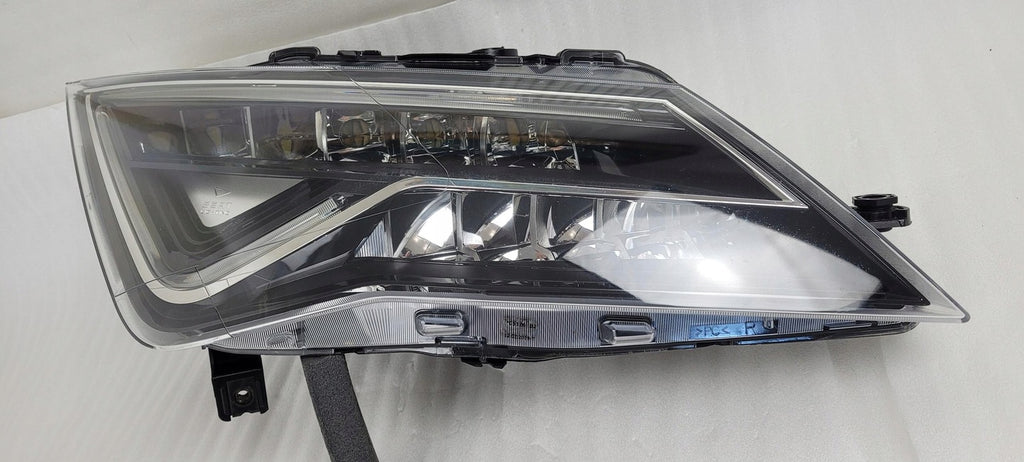 Frontscheinwerfer Seat Leon Rechts Scheinwerfer Headlight SCH8010933619ki