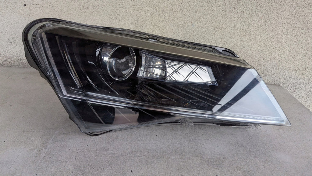 Frontscheinwerfer Skoda Superb III 3V1941018 Xenon Rechts Scheinwerfer Headlight SCH6961034848to