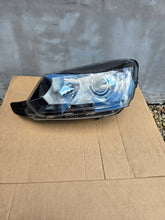 Load image into Gallery viewer, Frontscheinwerfer Skoda Yeti 5L1941015 Xenon Links Scheinwerfer Headlight