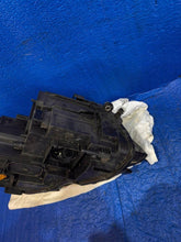 Laden Sie das Bild in den Galerie-Viewer, Frontscheinwerfer VW Tiguan 5NB941035D Links Scheinwerfer Headlight SCH7292296575kg