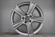 Laden Sie das Bild in den Galerie-Viewer, 1x Alufelge 17 Zoll 8.5&quot; 5x112 58ET Glanz Silber A2044012802 Mercedes-Benz