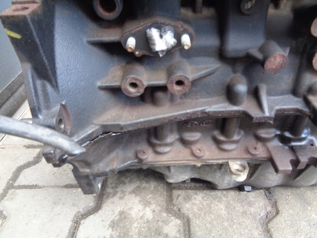 Motor Hyundai Terracan Hp J3 1.6 CRDI 127TKm Diesel Engine Unkomplett