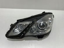 Laden Sie das Bild in den Galerie-Viewer, Frontscheinwerfer Mercedes-Benz A2128201961 Xenon Links Scheinwerfer Headlight SCH1609537363dt