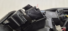 Laden Sie das Bild in den Galerie-Viewer, Frontscheinwerfer Toyota Yaris Rechts Scheinwerfer Headlight SCH3547868010cr