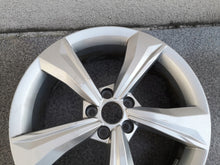 Load image into Gallery viewer, 1x Alufelge 19 Zoll 7.0&quot; 5x112 34ET Glanz Silber 80A601025K Audi Q5 Rim Wheel