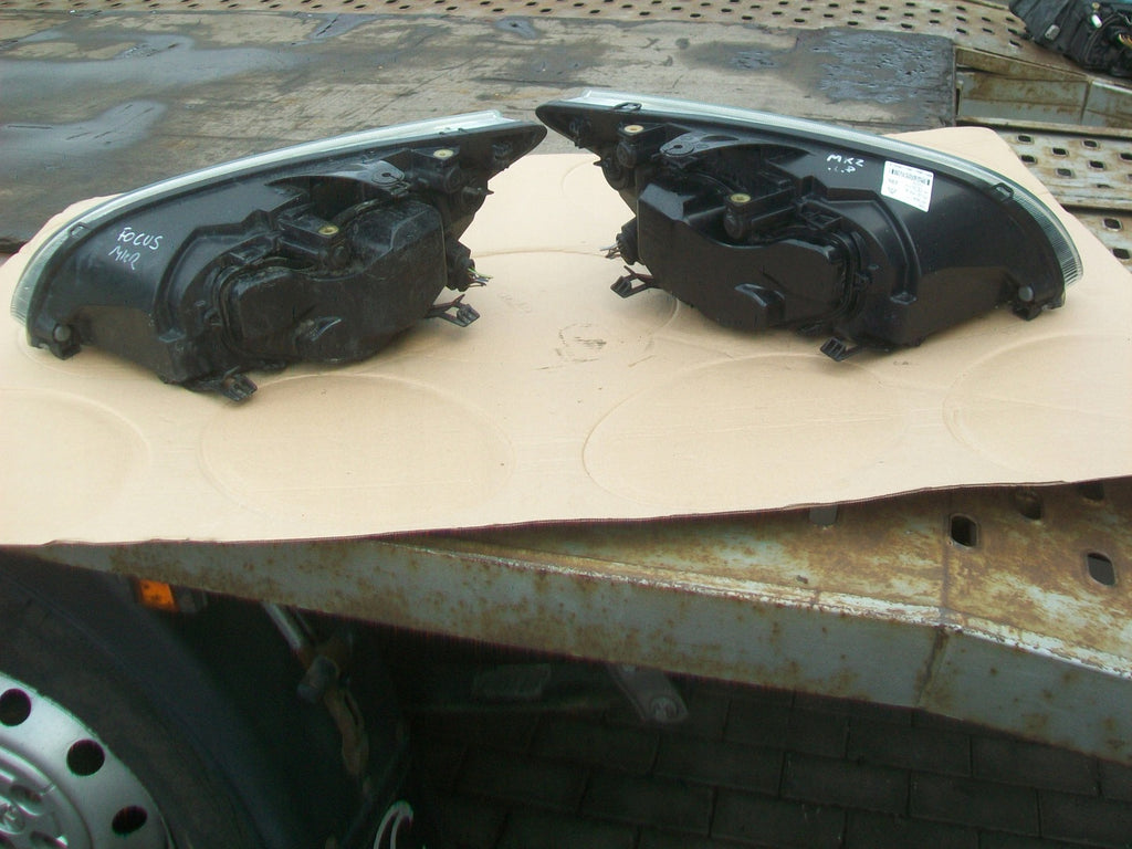 Frontscheinwerfer Ford Focus 4M51-13W030-JB LED Ein Stück (Rechts oder Links)