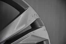 Laden Sie das Bild in den Galerie-Viewer, 1x Alufelge 17 Zoll 7.0" 5x112 39ET Glanz Silber 7N5601025G Seat Alhambra FEL9338354714eg