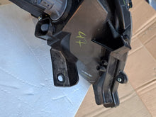 Load image into Gallery viewer, Frontscheinwerfer Mitsubishi Space Star 83010445 FALSE Scheinwerfer Headlight SCH2090308702me