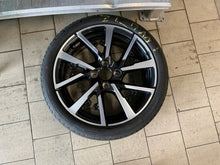 Laden Sie das Bild in den Galerie-Viewer, 1x Alufelge 17 Zoll 7.0" 4x108 32ET Glanz Schwarz 9825165080 Peugeot Rim Wheel FEL7951159731xm