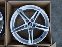 Laden Sie das Bild in den Galerie-Viewer, 4x Alufelge 18 Zoll 8.0" 5x112 40ET Glanz Silber 8W0601025HM Audi B8 Rim Wheel FEL8877621225nu