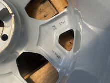 Laden Sie das Bild in den Galerie-Viewer, 1x Alufelge 17 Zoll 4x108 52197381 Jeep Rim Wheel FEL3929642026yf
