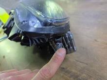Laden Sie das Bild in den Galerie-Viewer, Frontscheinwerfer Ford Kuga LV4B-13E014-CD Rechts Scheinwerfer Headlight SCH8110842793lp