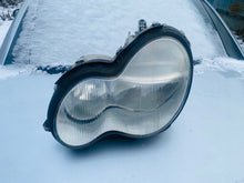 Laden Sie das Bild in den Galerie-Viewer, Frontscheinwerfer Mercedes-Benz W203 A2038200761 Links Scheinwerfer Headlight SCH1914785794ks
