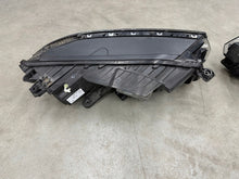 Laden Sie das Bild in den Galerie-Viewer, Frontscheinwerfer VW Touareg 761941036B 761941035B Full LED Ein Satz Headlight