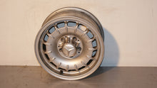 Laden Sie das Bild in den Galerie-Viewer, 1x Alufelge 14 Zoll 9.0&quot; 5x112 Mercedes-Benz W123 R107 W116 Rim Wheel